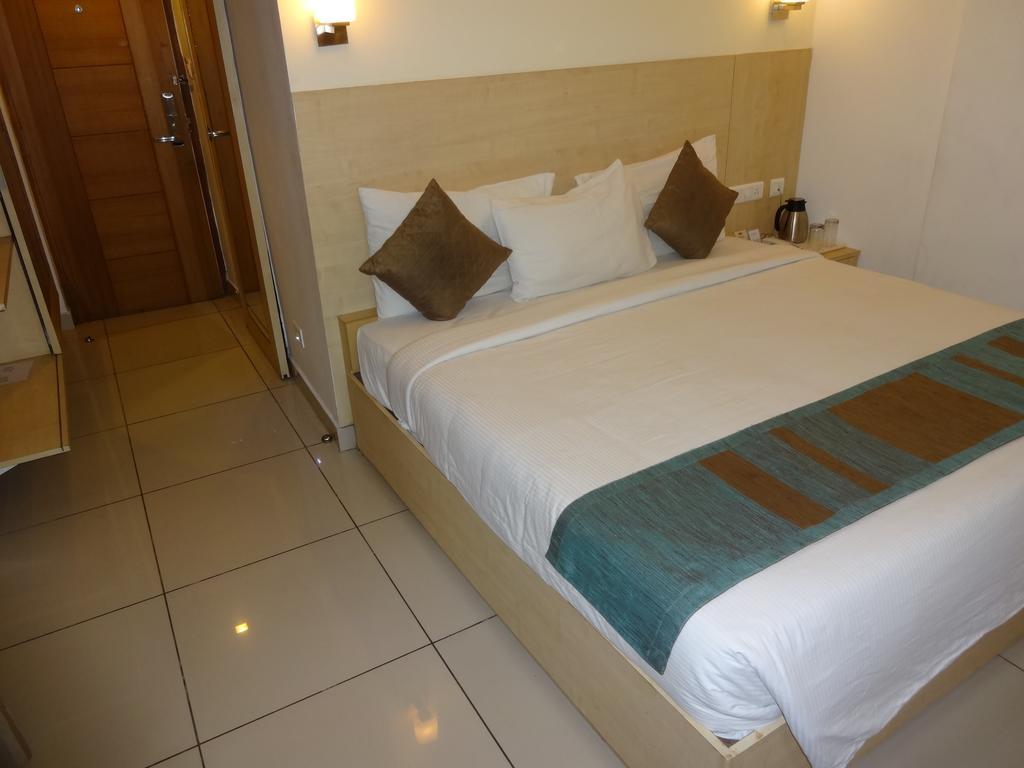 Hotel Southern Grand Vijayawāda Extérieur photo