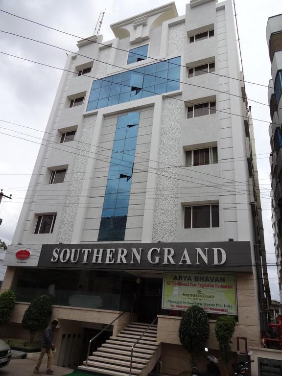 Hotel Southern Grand Vijayawāda Extérieur photo